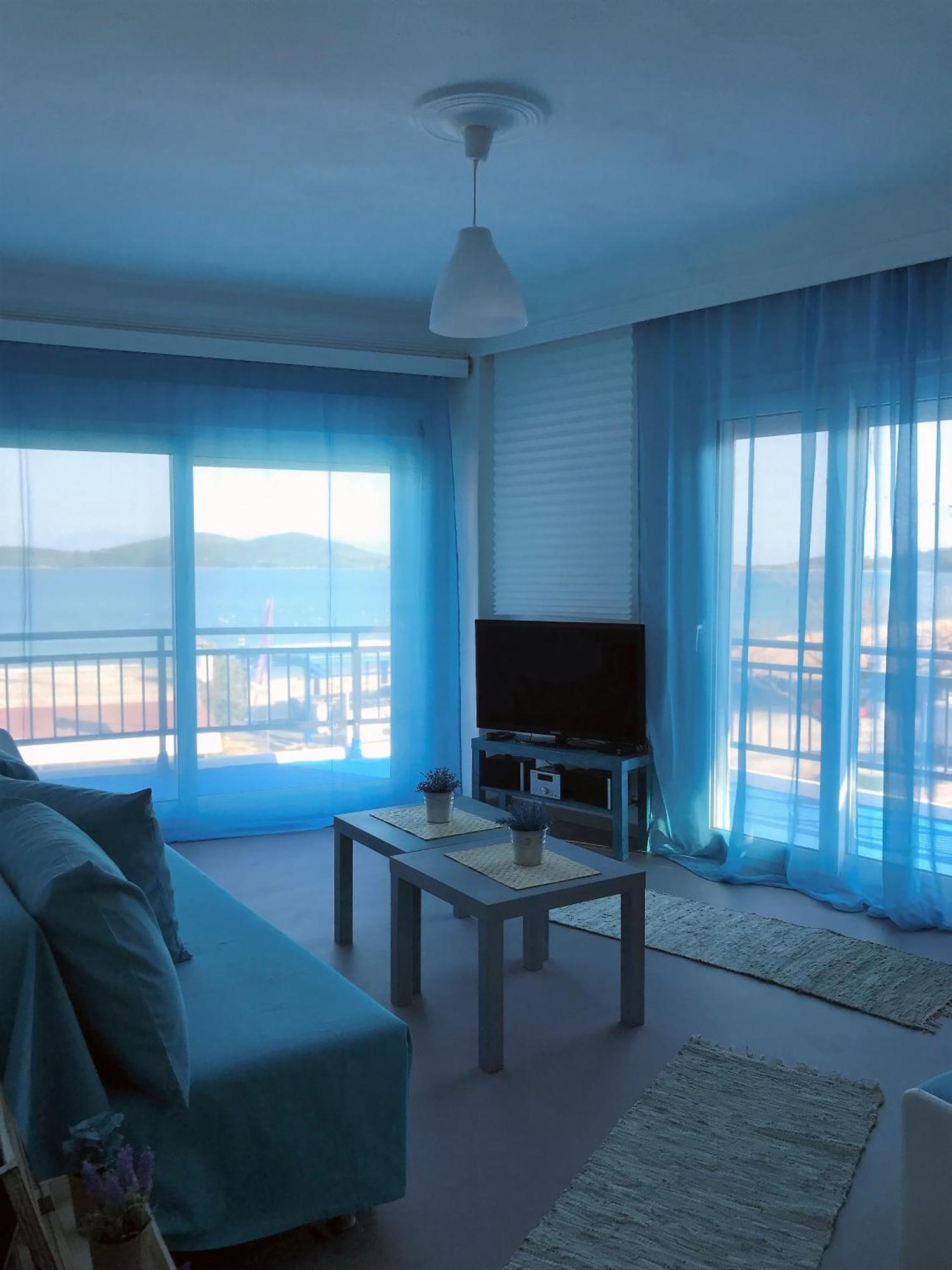 Upper Deck Apt. Lägenhet Néa Péramos Exteriör bild