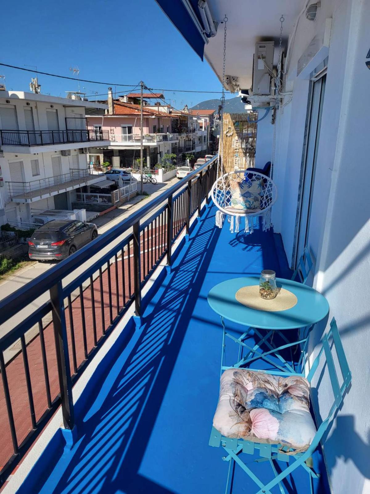 Upper Deck Apt. Lägenhet Néa Péramos Exteriör bild