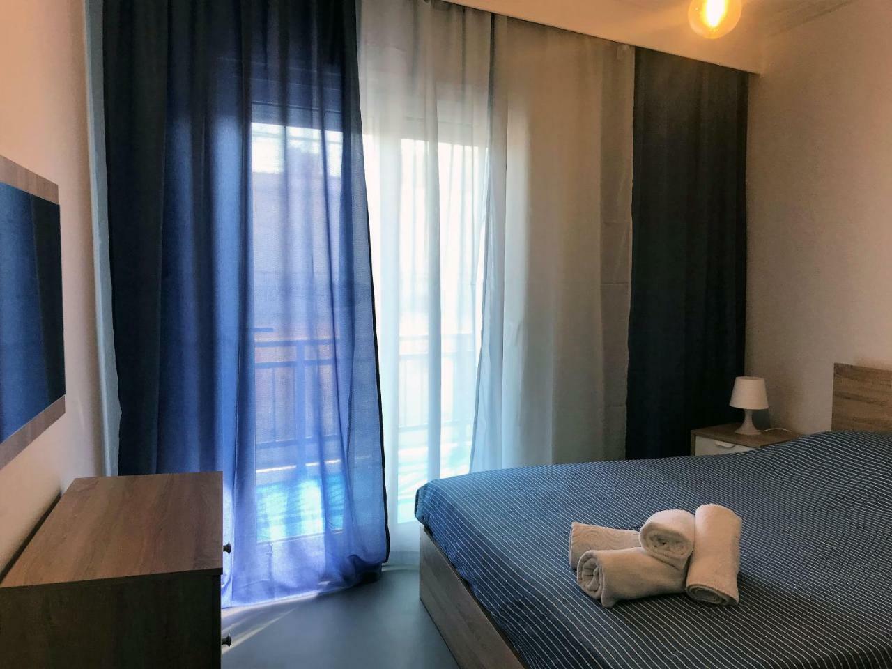 Upper Deck Apt. Lägenhet Néa Péramos Exteriör bild